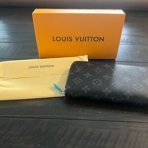 New! Designer Inspired ZIPPY WALLET with Box and DUST BAG